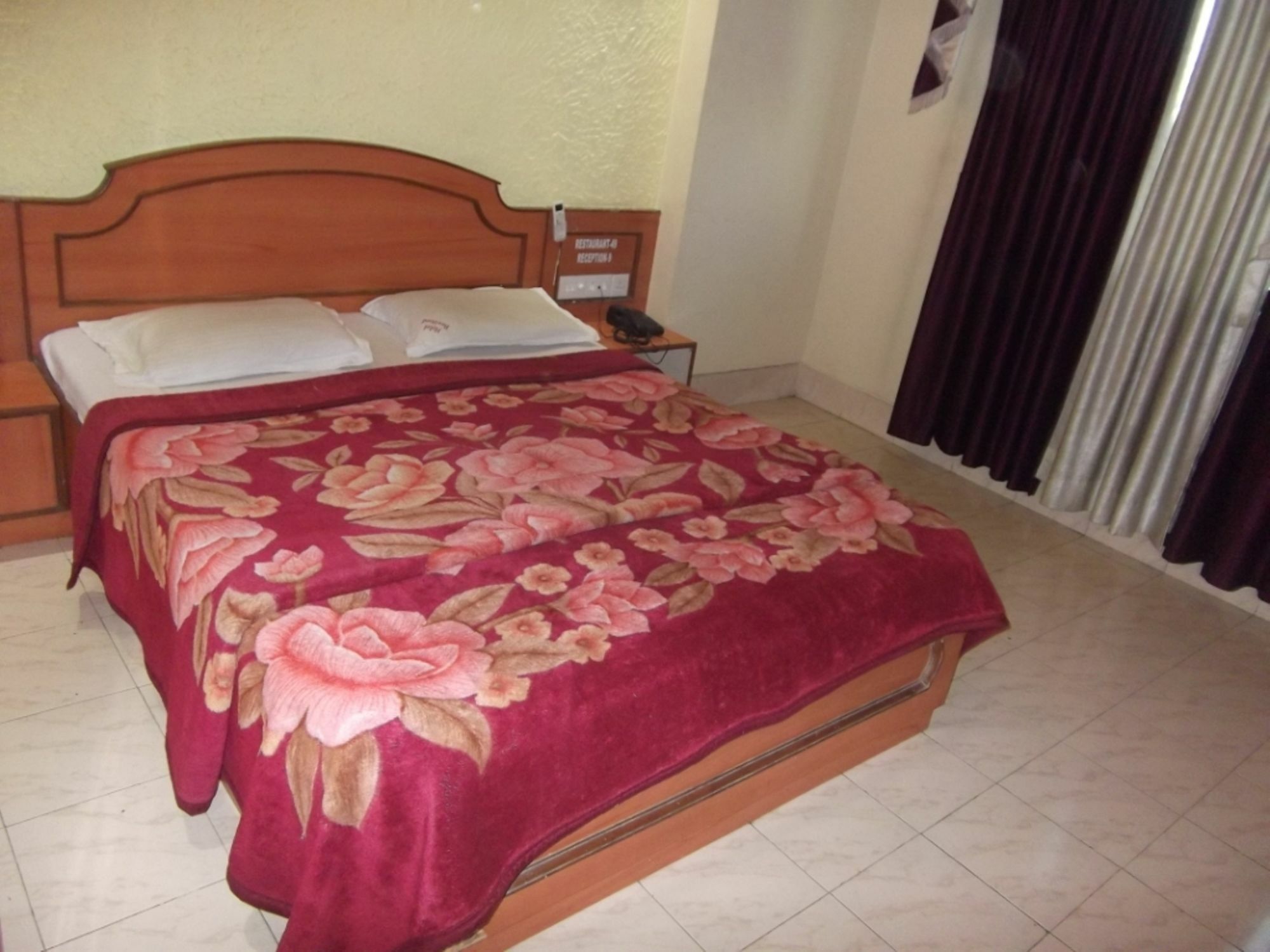Hotel Ravikant Pune Esterno foto