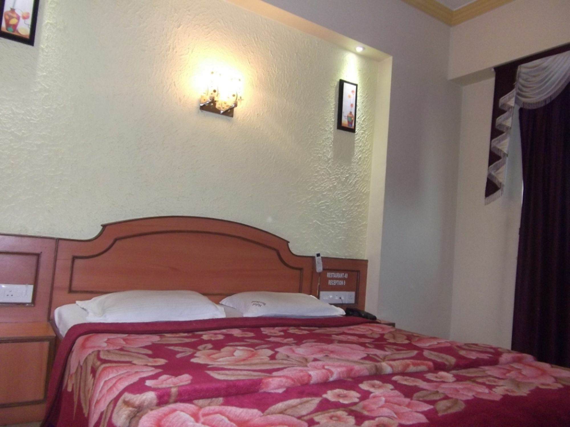 Hotel Ravikant Pune Esterno foto